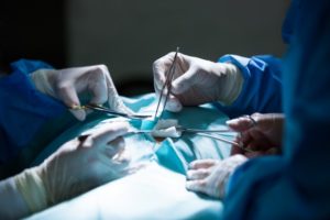 Manejo de instrumentos en cirugía menor