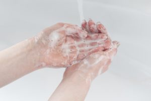La importancia de la higiene de manos en la cirugía menor